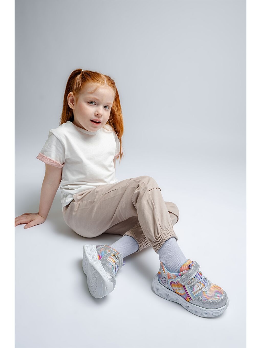 Gri Kız Çocuk Gümüş Işıklı Spor Ayakkabı