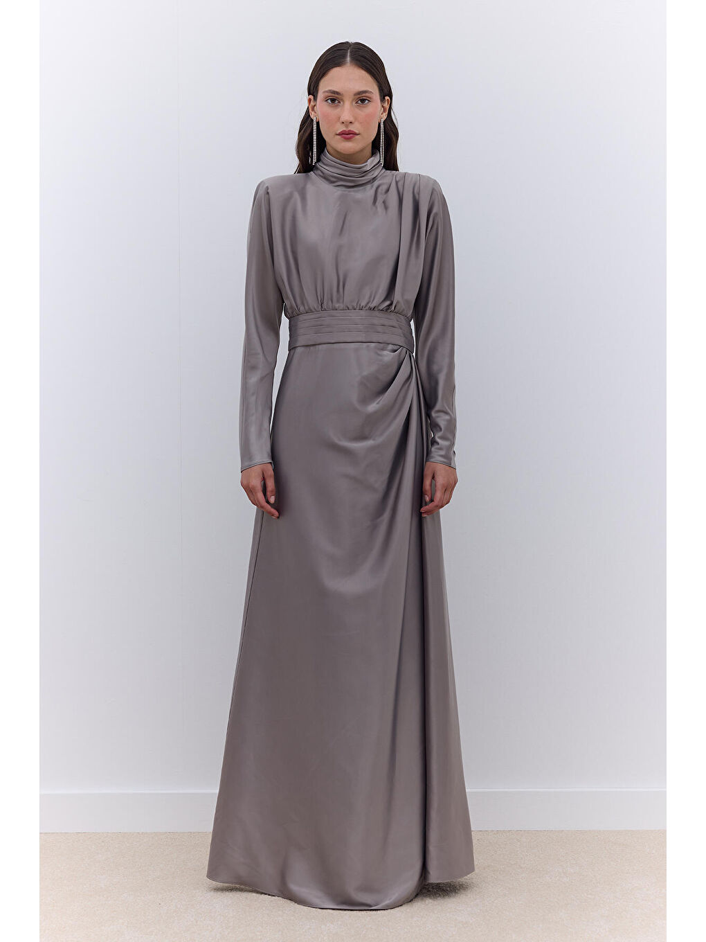 Gri Saten Omuz Drapeli Abiye Elbise Gümüş-2