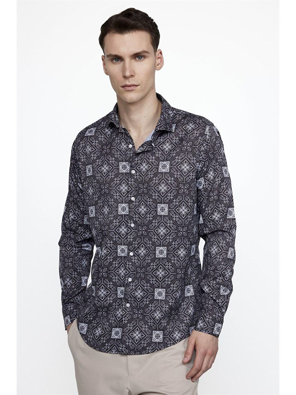 Siyah Tudors Slim Fit Dar Kesim Uzun Kollu Elastanlı Baskılı Yüksek Yaka Erkek Renkli Gömlek
