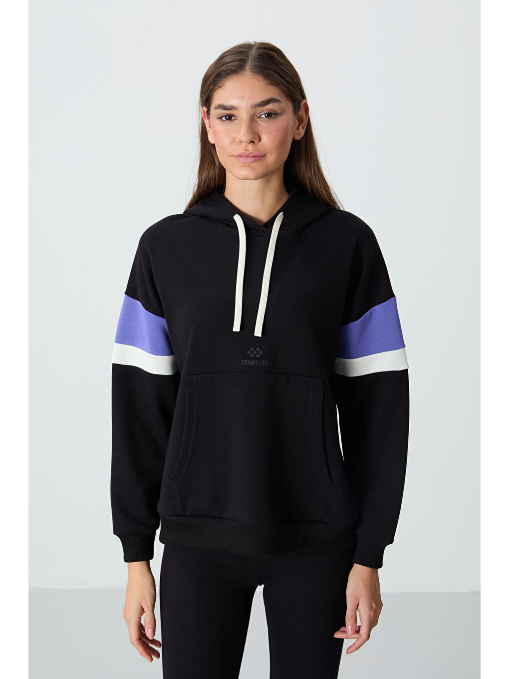 Siyah Kompakt Pamuklu Kalın Pürüzsüz Dokulu Kapüşonlu Oversize Fit Kadın Sweatshirt   97290