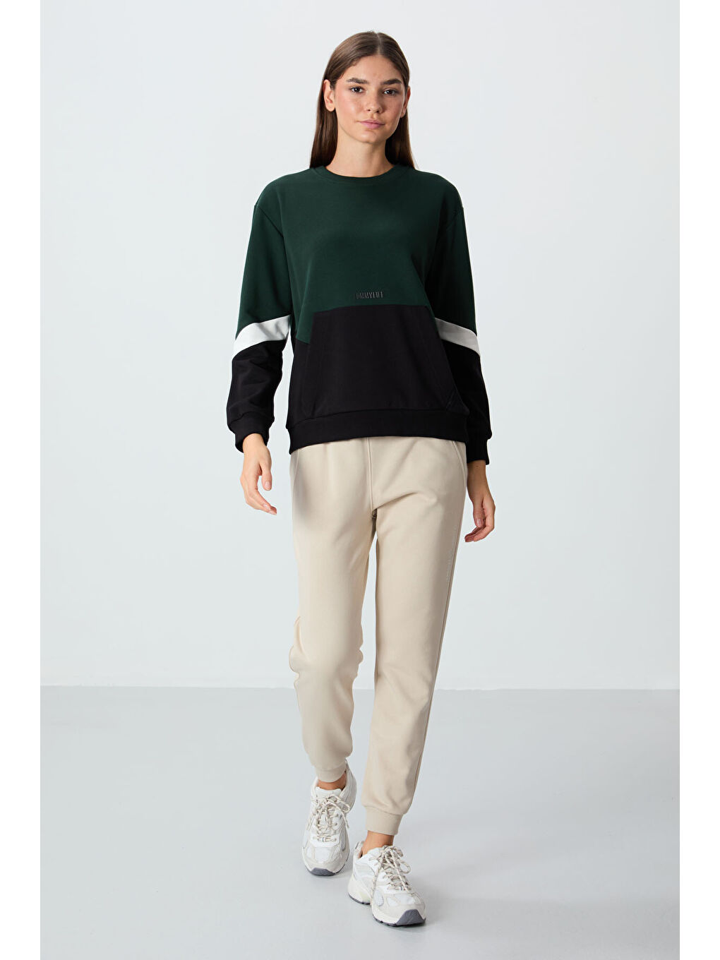 Çam Yeşili Kompakt Pamuklu Kalın Pürüzsüz Dokulu O Yaka Oversize Fit Kadın Sweatshirt - 97289-4