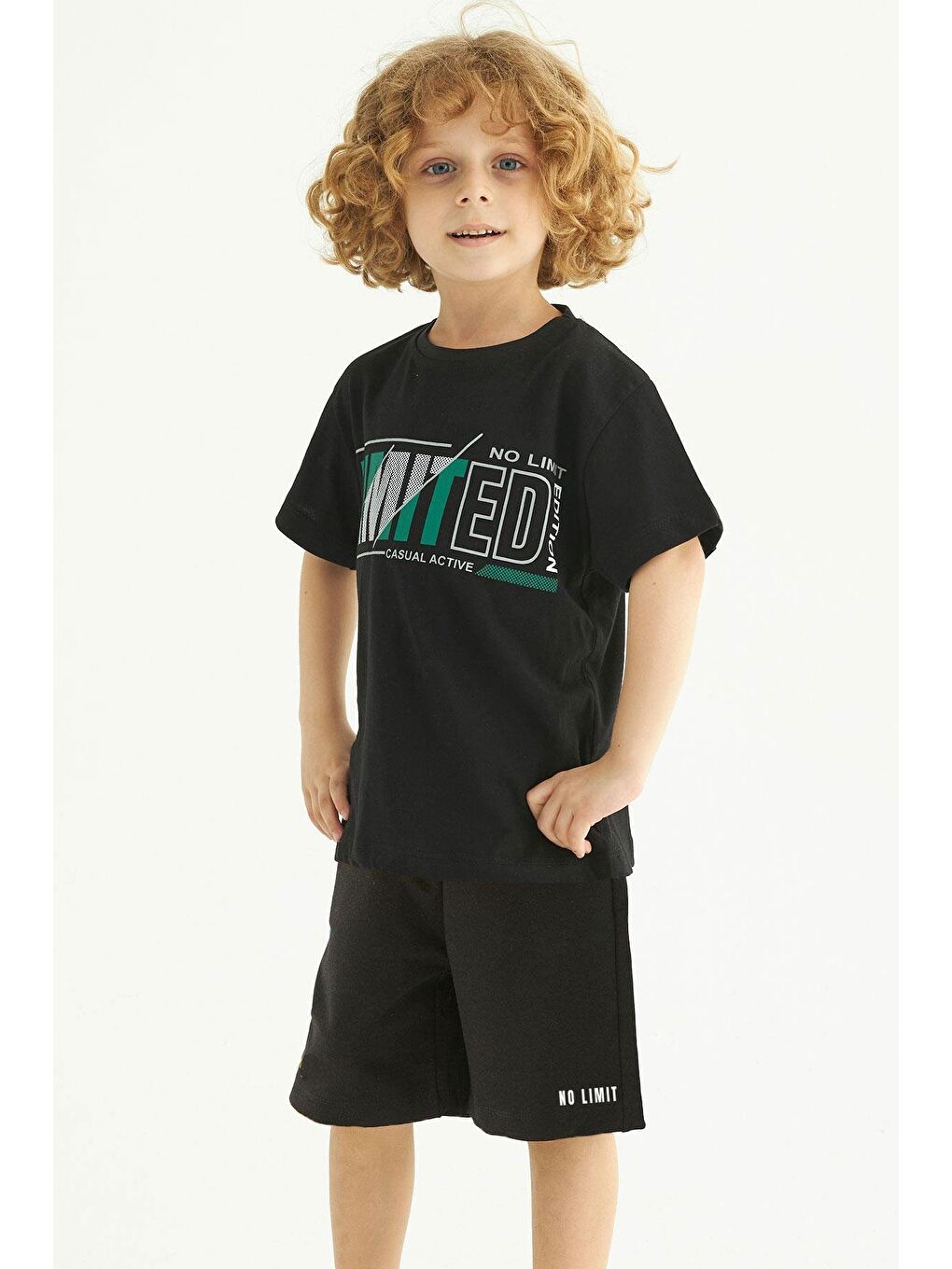 Siyah Bisiklet Yaka Lımıted Baskılı Erkek Çocuk Şortlu Takım