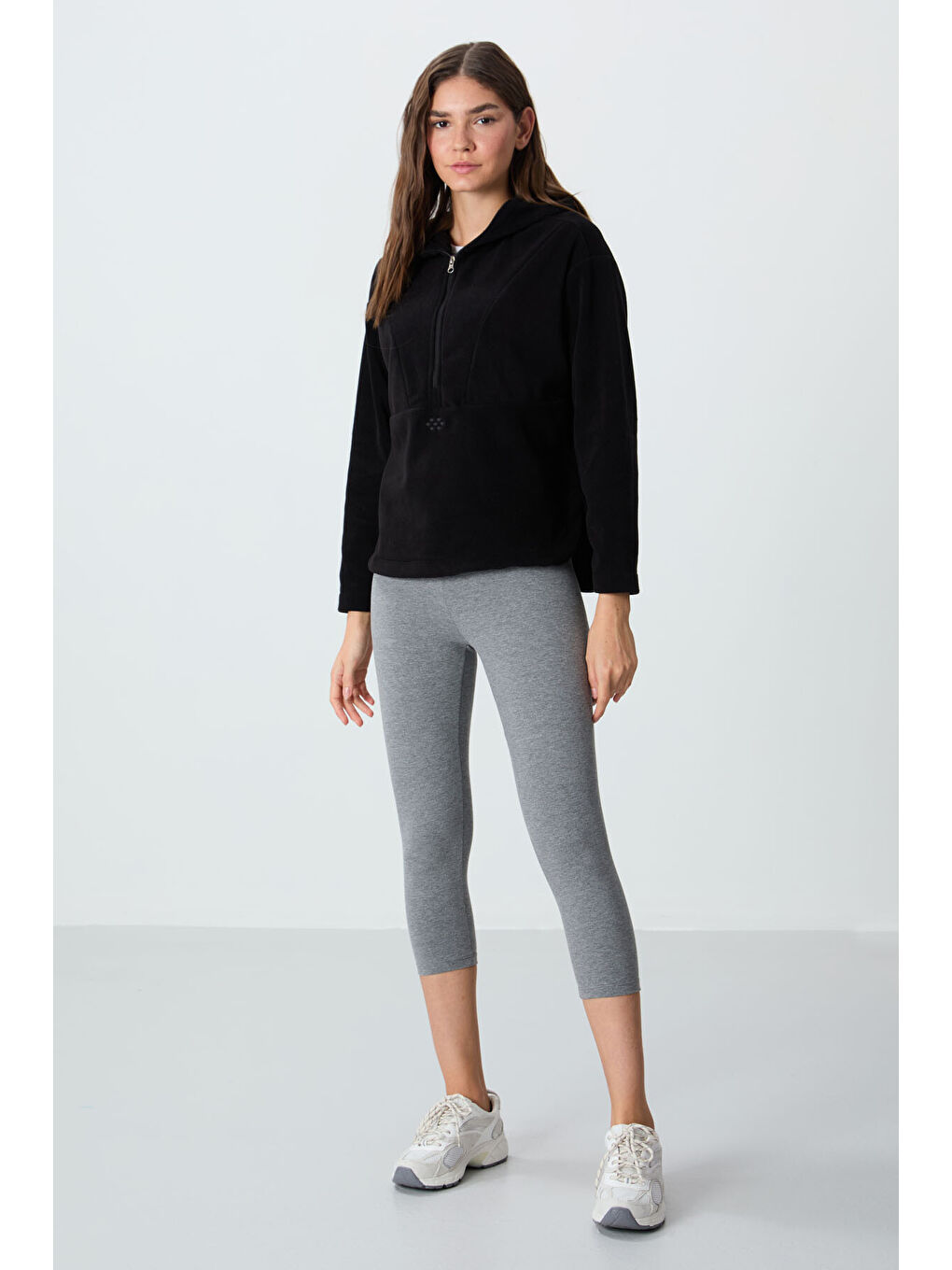 Siyah Kalın Yumuşak Dokulu Kapüşonlu Oversize Nakışlı Polar Kadın Sweatshirt  97286-2