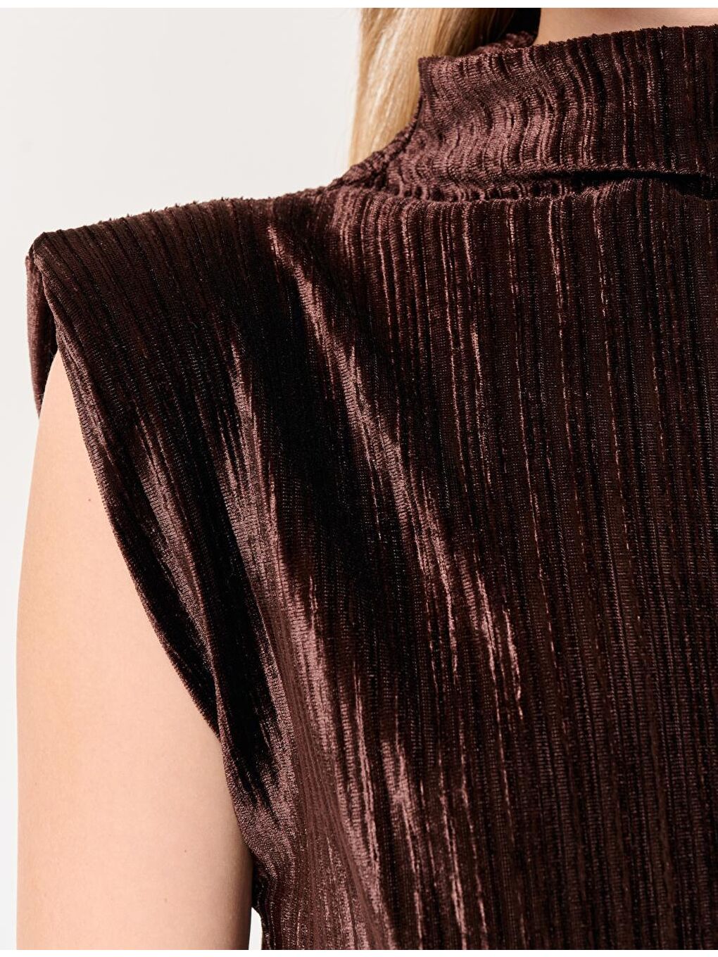 Kahverengi Sıfır Yaka Kolsuz Kadife Elbise-2