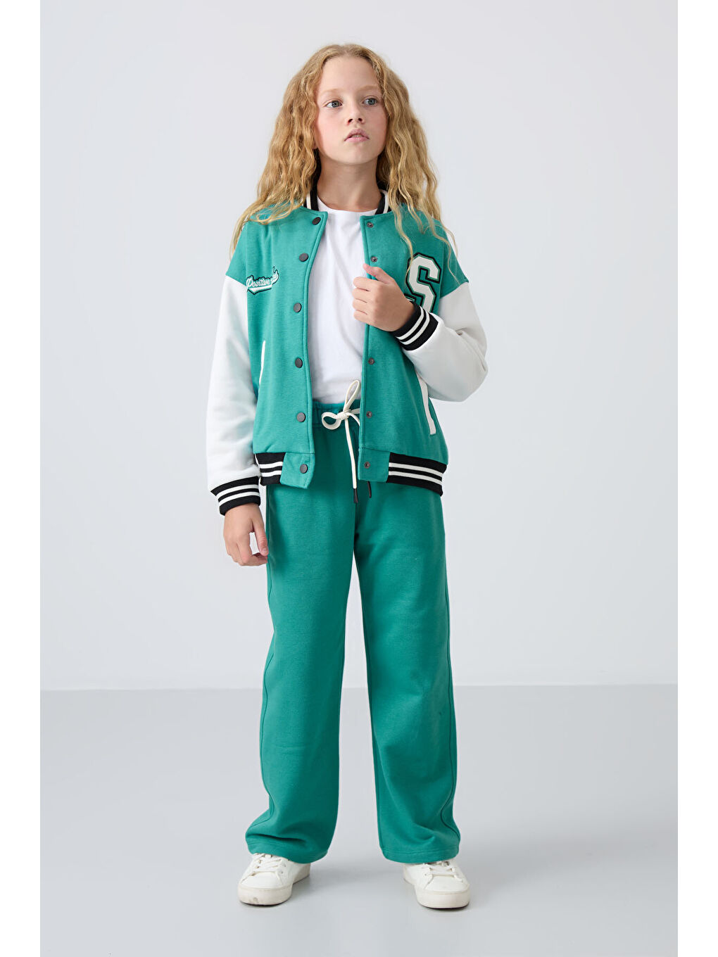 Deniz Yeşil Pamuklu İçi Tüylü Yumuşak Dokulu Standart Fit Nakışlı Kız Çocuk Kolej Ceket - 75163-2