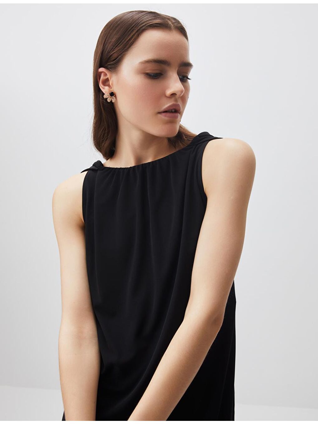 Siyah Kayık Yaka Kolsuz Basic Mini Elbise-1