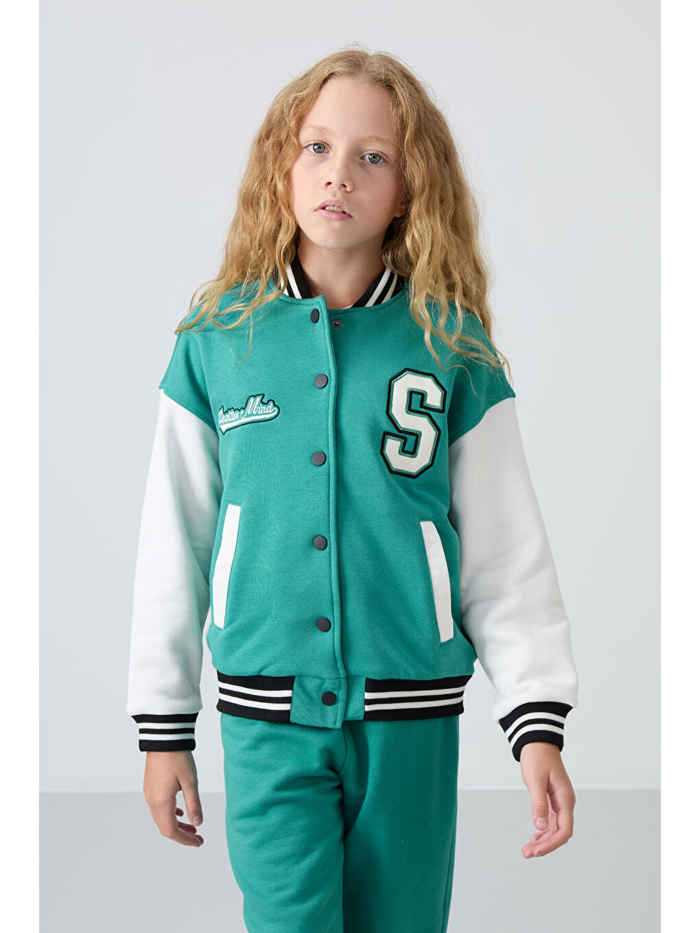 Deniz Yeşil Pamuklu İçi Tüylü Yumuşak Dokulu Standart Fit Nakışlı Kız Çocuk Kolej Ceket - 75163-4