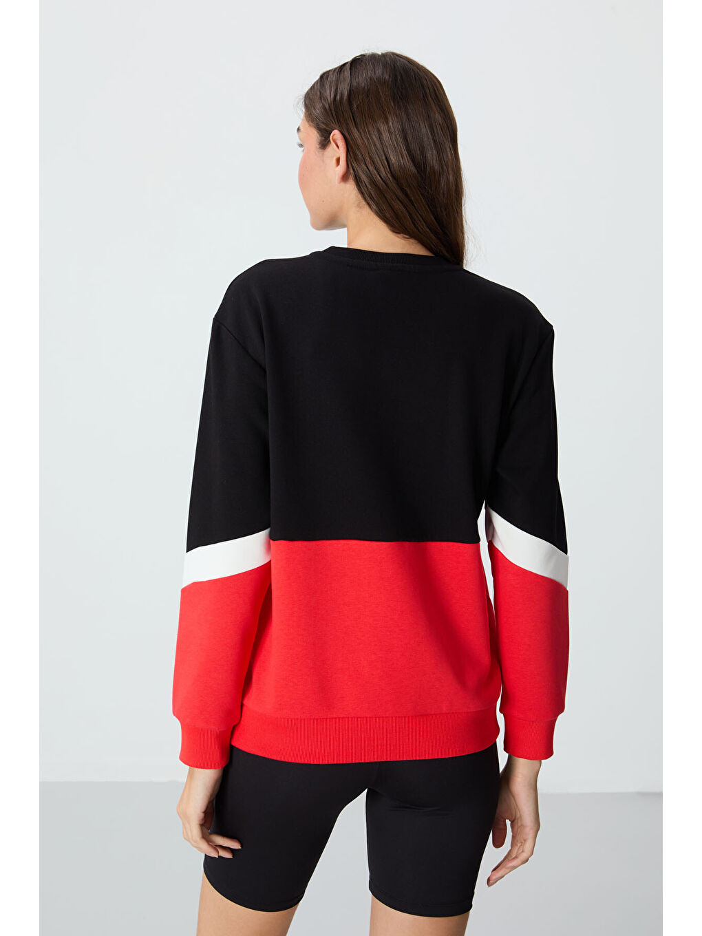 Siyah Kompakt Pamuklu Kalın Pürüzsüz Dokulu O Yaka Oversize Fit Kadın Sweatshirt - 97289-8