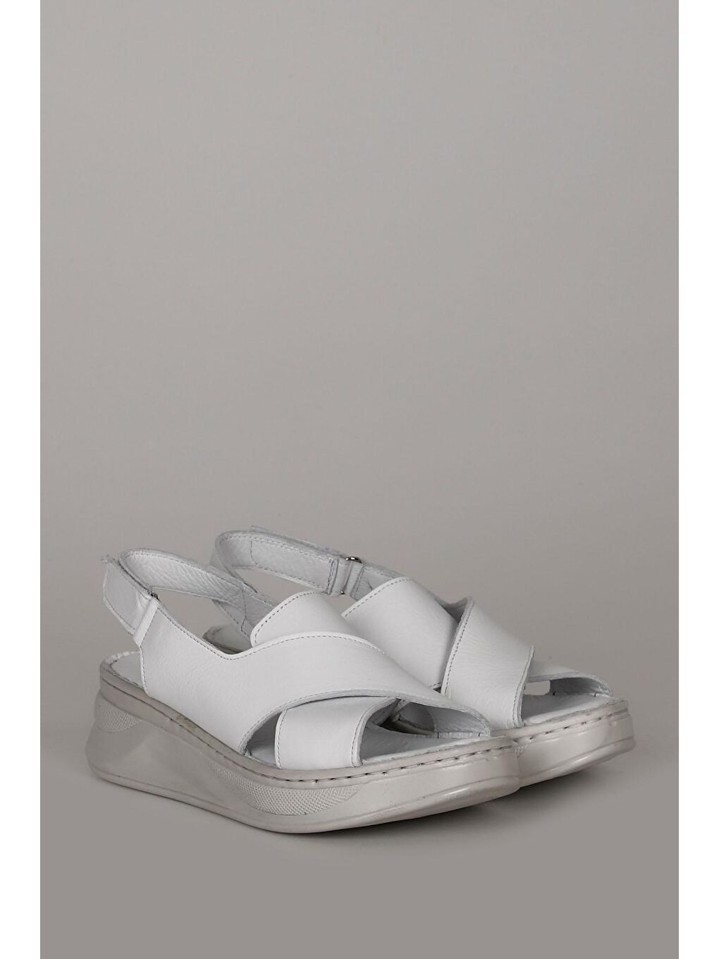 Beyaz Hakiki Deri Dolgu Taban Kadın Sandalet 42087-4