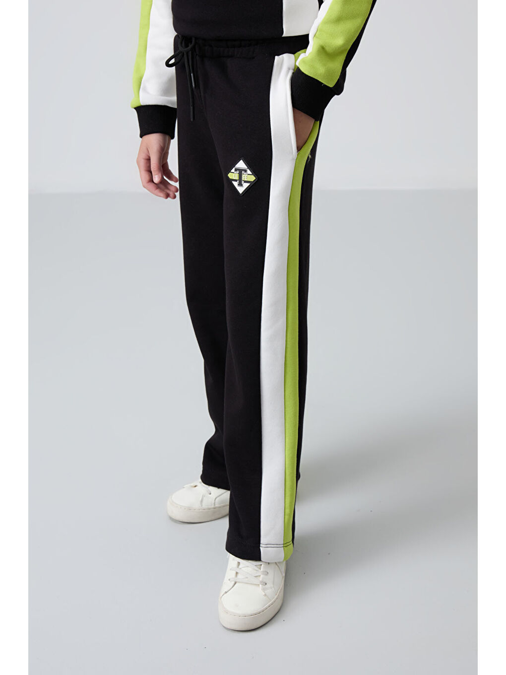 Siyah Pamuklu İçi Tüylü Yumuşak Dokulu Standart Fit Baskılı Kız Çocuk Eşofman Takım - 75165-4