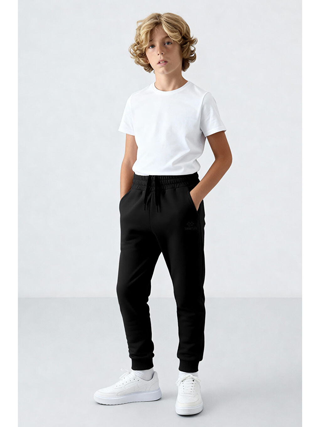 Siyah Standart Fit Manşetli İnce Erkek Çocuk Eşofman Alt - 11062-1