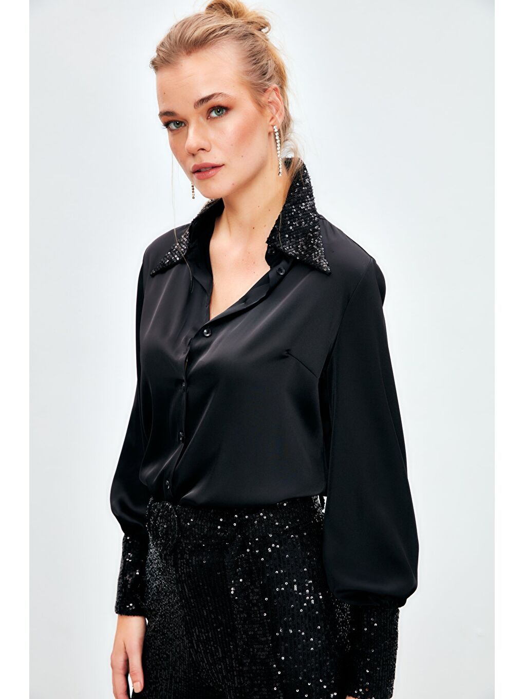 Payet Detaylı Saten Gömlek - Siyah-1