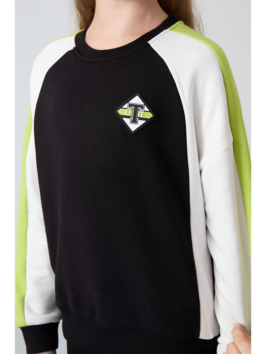 Siyah Pamuklu İçi Tüylü Yumuşak Dokulu Standart Fit Baskılı Kız Çocuk Eşofman Takım - 75165-6