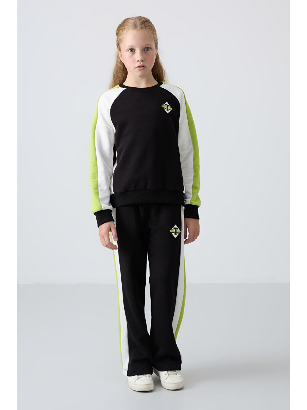 Siyah Pamuklu İçi Tüylü Yumuşak Dokulu Standart Fit Baskılı Kız Çocuk Eşofman Takım - 75165-8