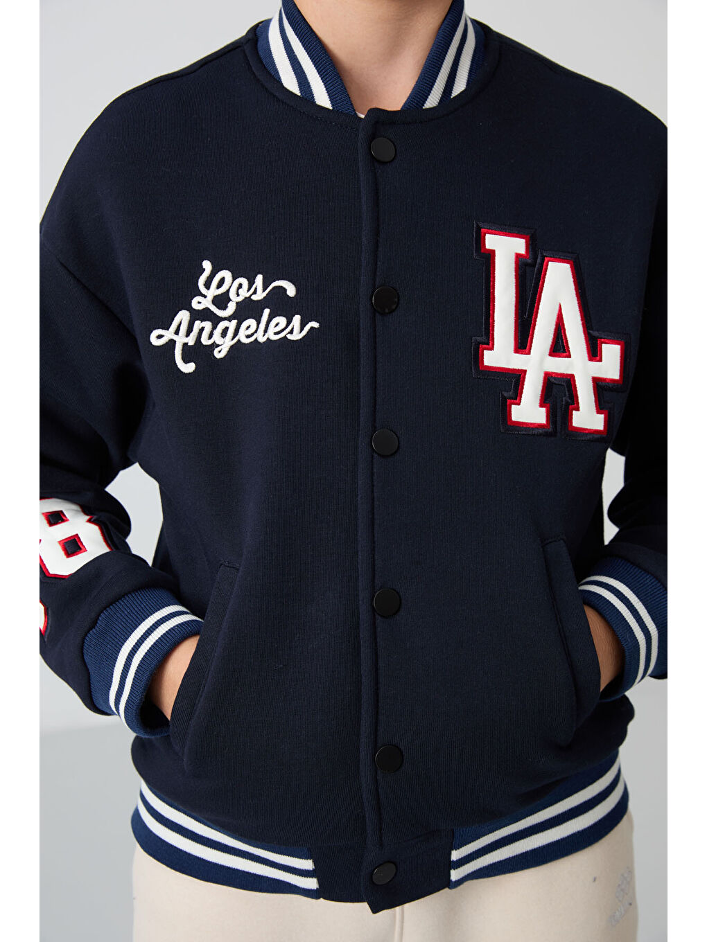 Lacivert Pamuklu Kalın İçi Tüylü Yumuşak Dokulu Standart Fit Nakışlı Erkek Çocuk Kolej Ceket - 1125-4