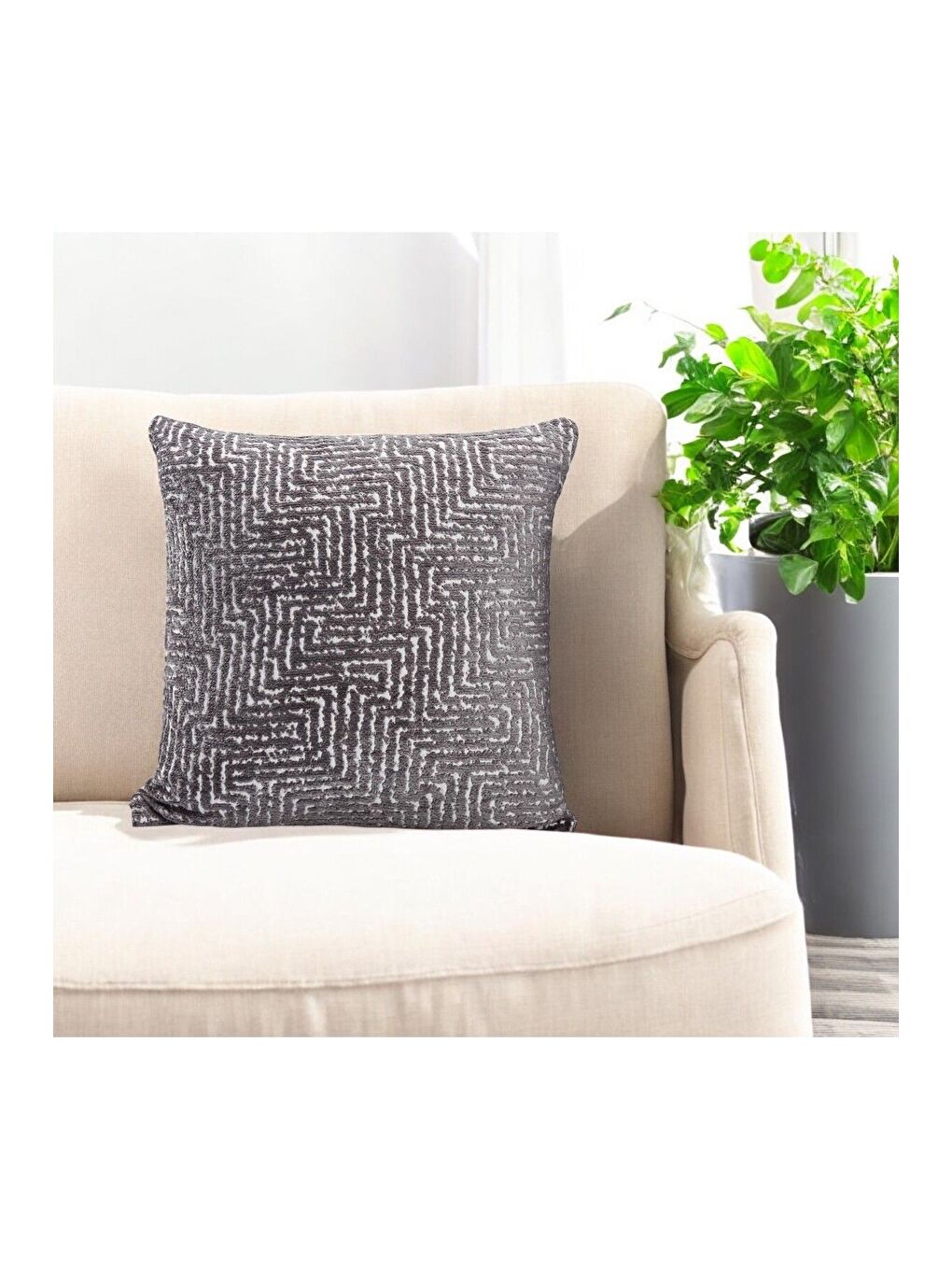 Labirent Desenli Gri Dokuma Kırlent Kılıfı 43x43 cm-1