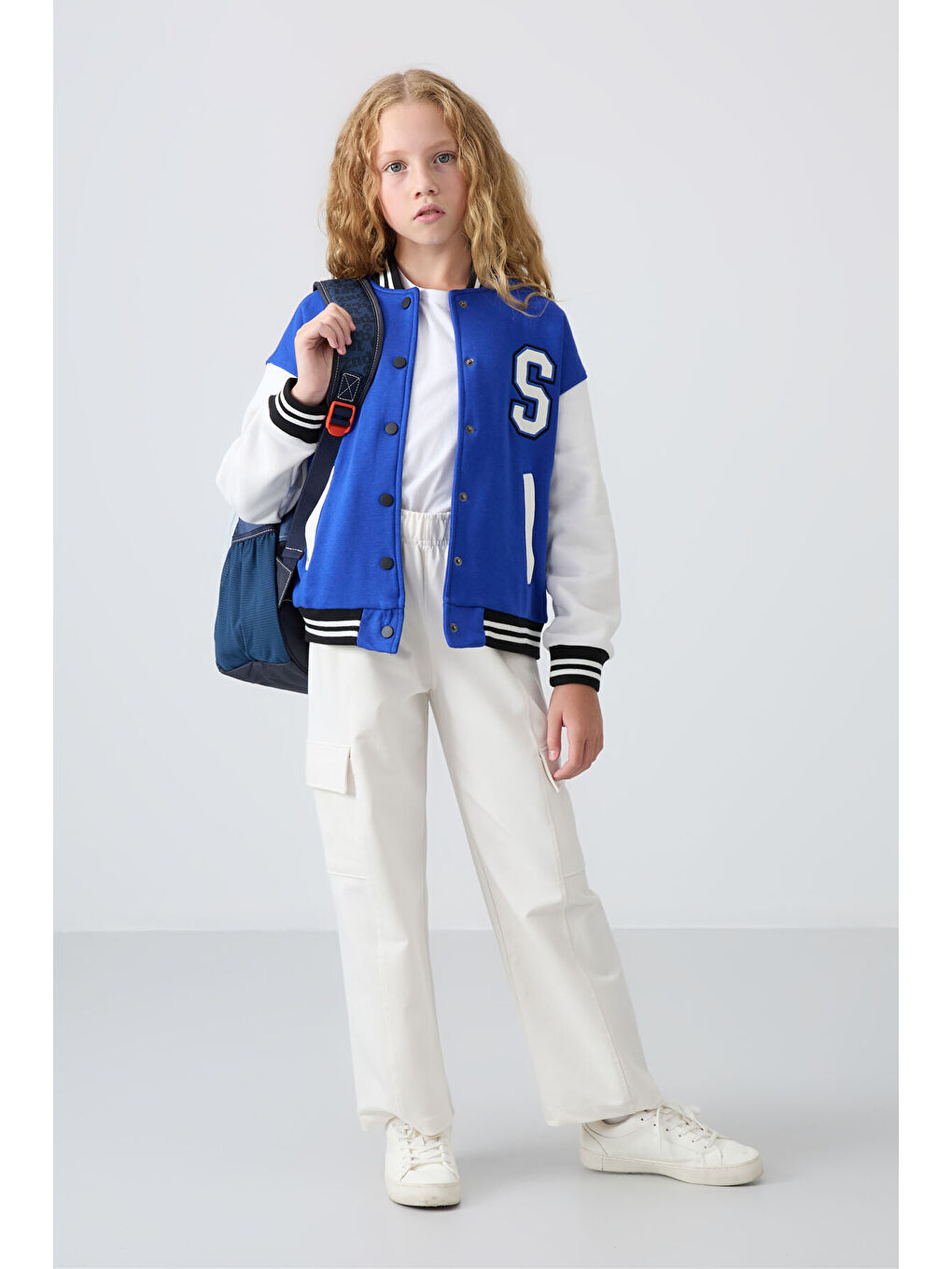 Gece Mavi Pamuklu İçi Tüylü Yumuşak Dokulu Standart Fit Nakışlı Kız Çocuk Kolej Ceket - 75163-4