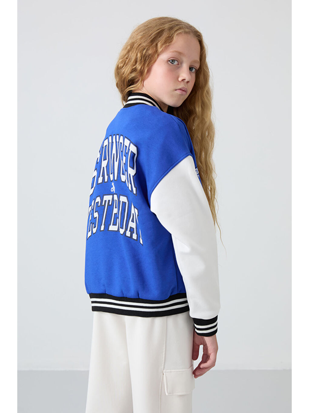 Gece Mavi Pamuklu İçi Tüylü Yumuşak Dokulu Standart Fit Nakışlı Kız Çocuk Kolej Ceket - 75163-6
