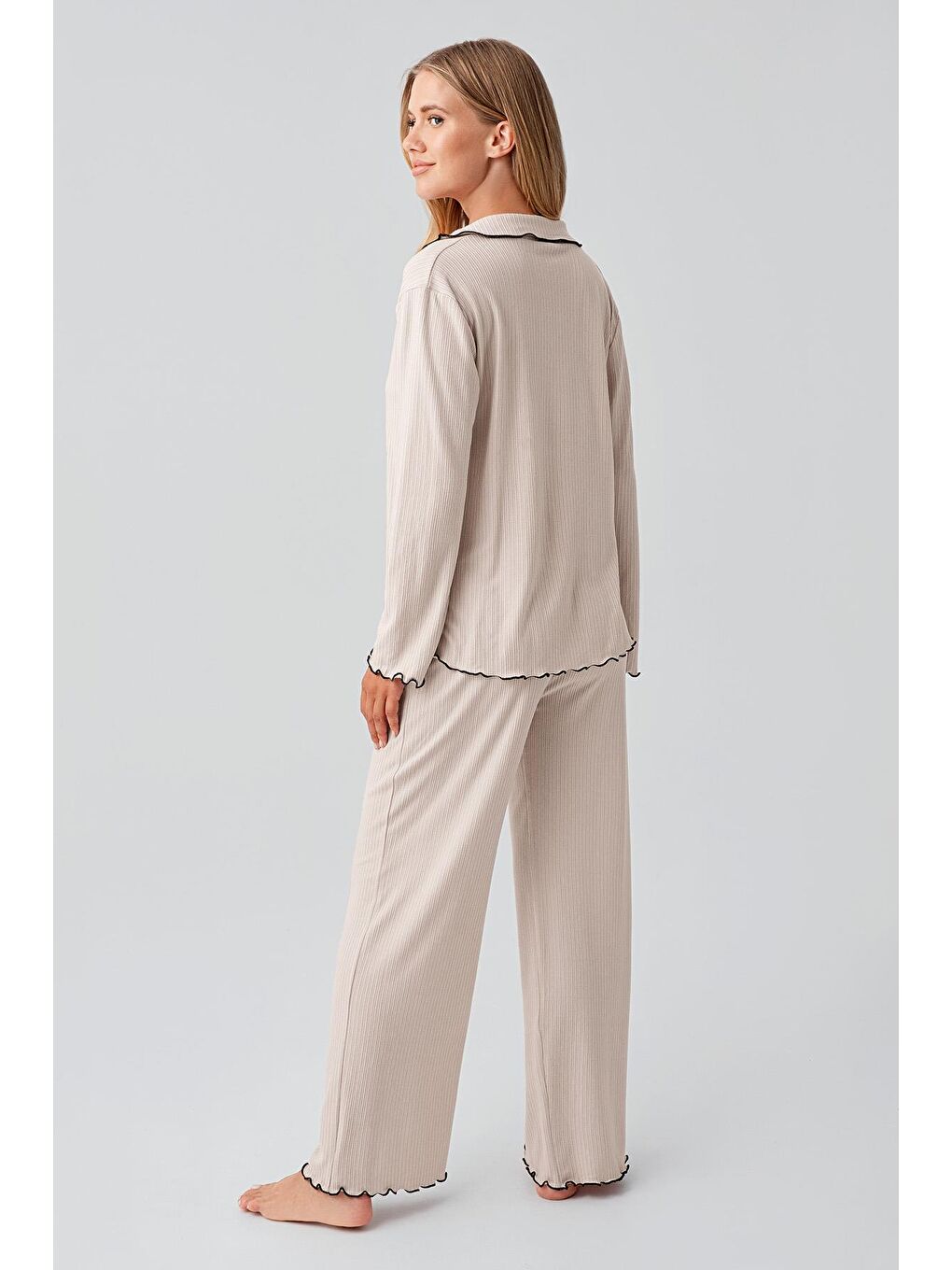 Bej Uzun Kollu Kurdele Bağlamalı Fiyonklu Viskoz Pijama Takım 18211-2