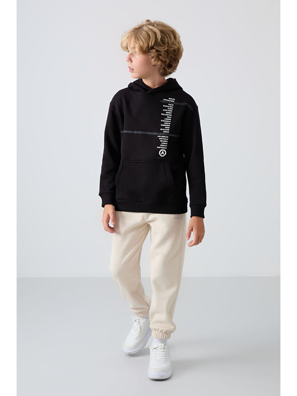 Siyah Pamuklu Kalın İçi Tüylü Yumuşak Dokulu Standart Fit Baskılı Erkek Çocuk Sweatshirt - 11239-2