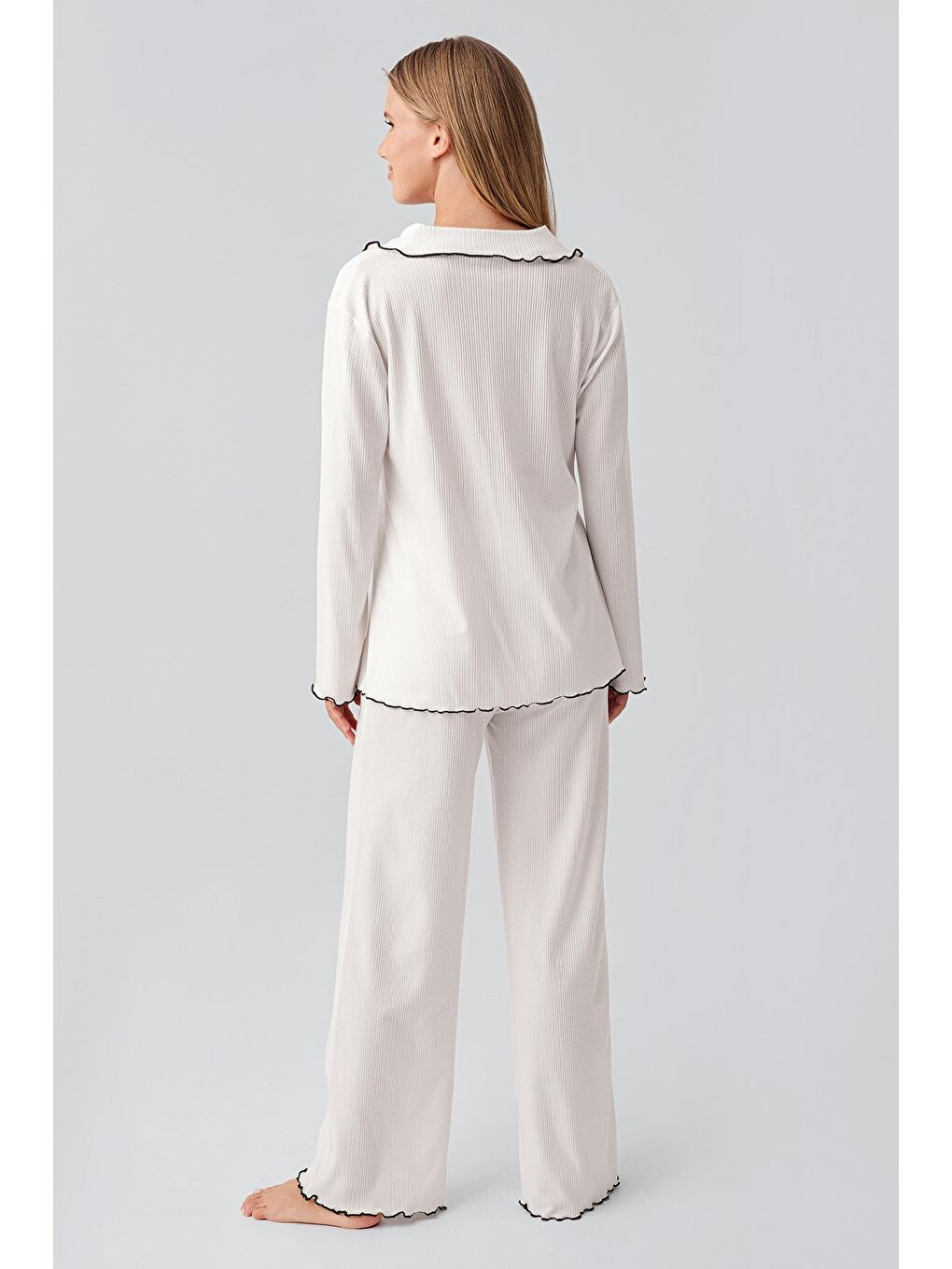 Ekru Uzun Kollu Kurdele Bağlamalı Fiyonklu Viskoz Pijama Takım 18211-2