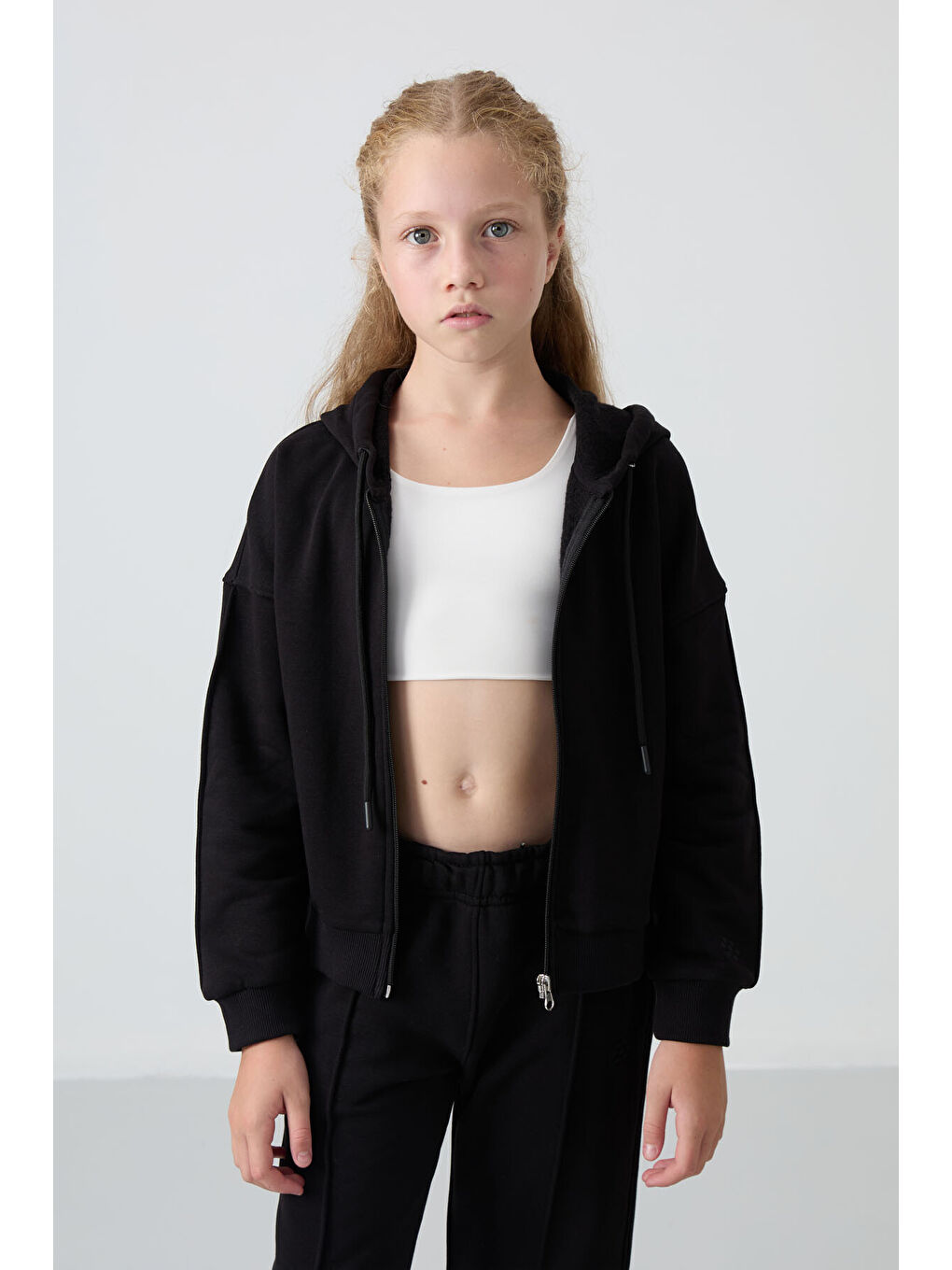 Siyah Pamuklu İçi Tüylü Yumuşak Dokulu Standart Fit Nakışlı Kız Çocuk Eşofman Takım - 75161-2