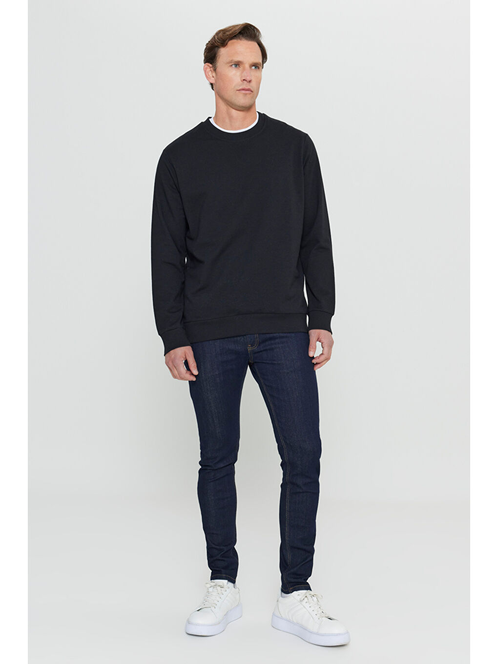 Erkek Siyah Standart Fit Normal Kesim 2 İplik Recycle Pamuklu Bisiklet Yaka Sweatshirt-4