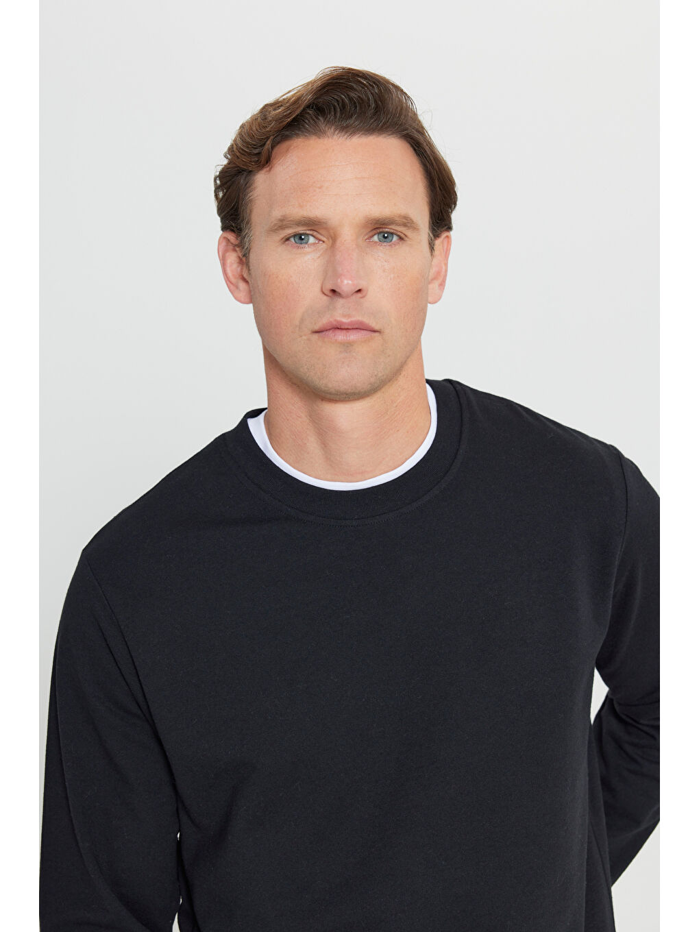 Erkek Siyah Standart Fit Normal Kesim 2 İplik Recycle Pamuklu Bisiklet Yaka Sweatshirt-5