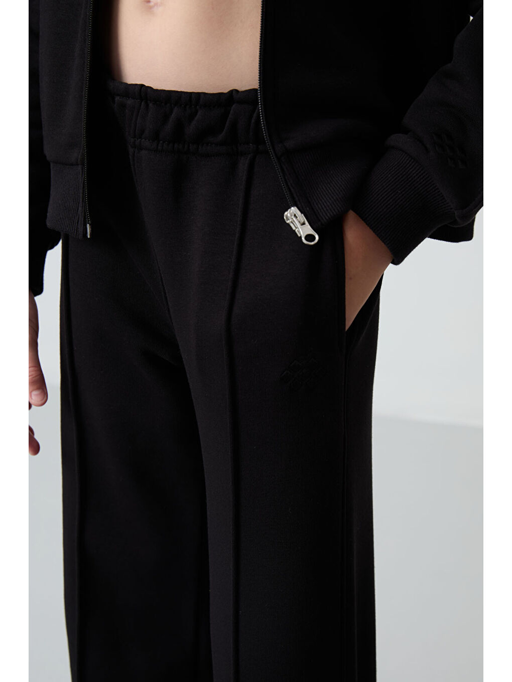 Siyah Pamuklu İçi Tüylü Yumuşak Dokulu Standart Fit Nakışlı Kız Çocuk Eşofman Takım - 75161-8