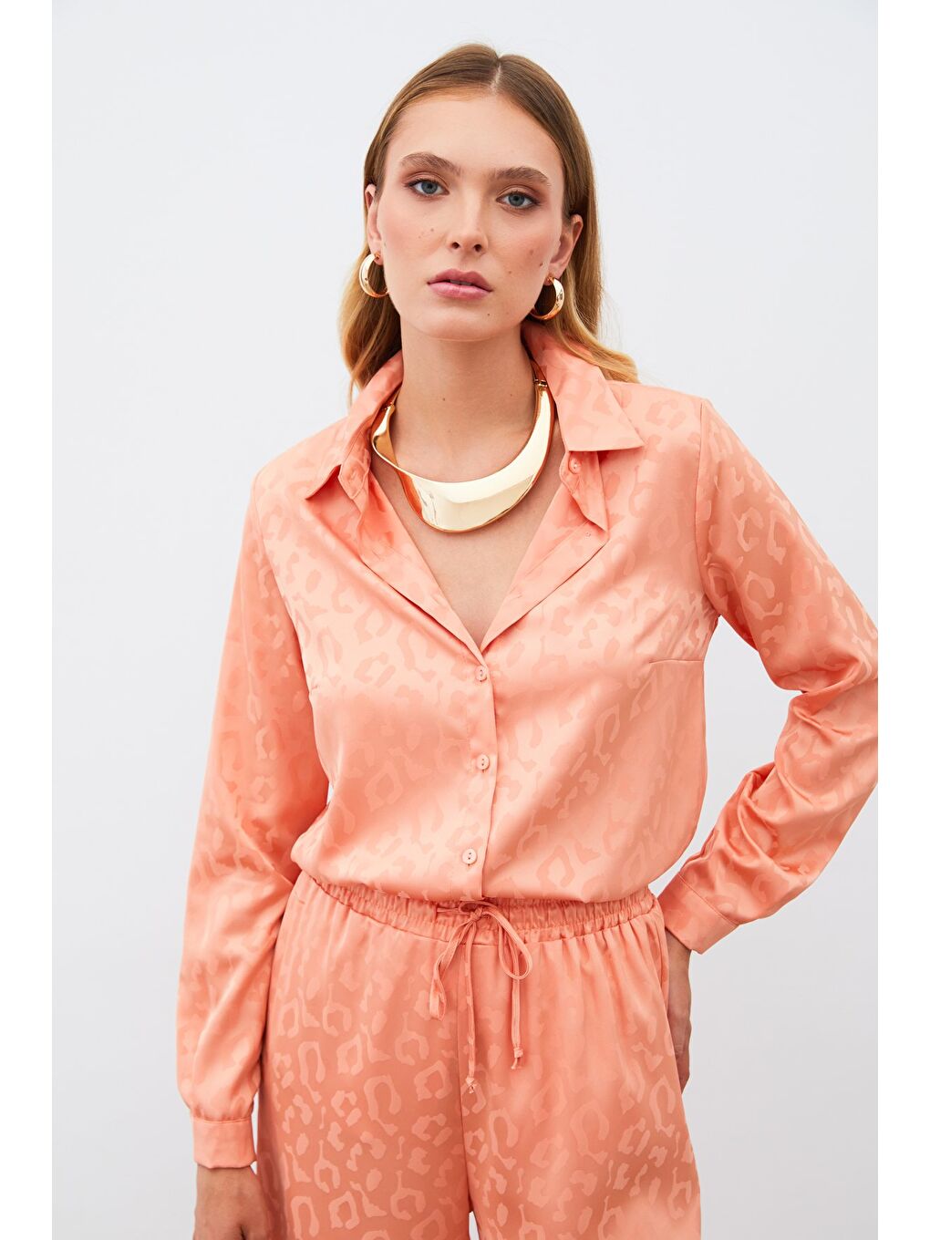 Pembe Desenli Saten Gömlek - Somon