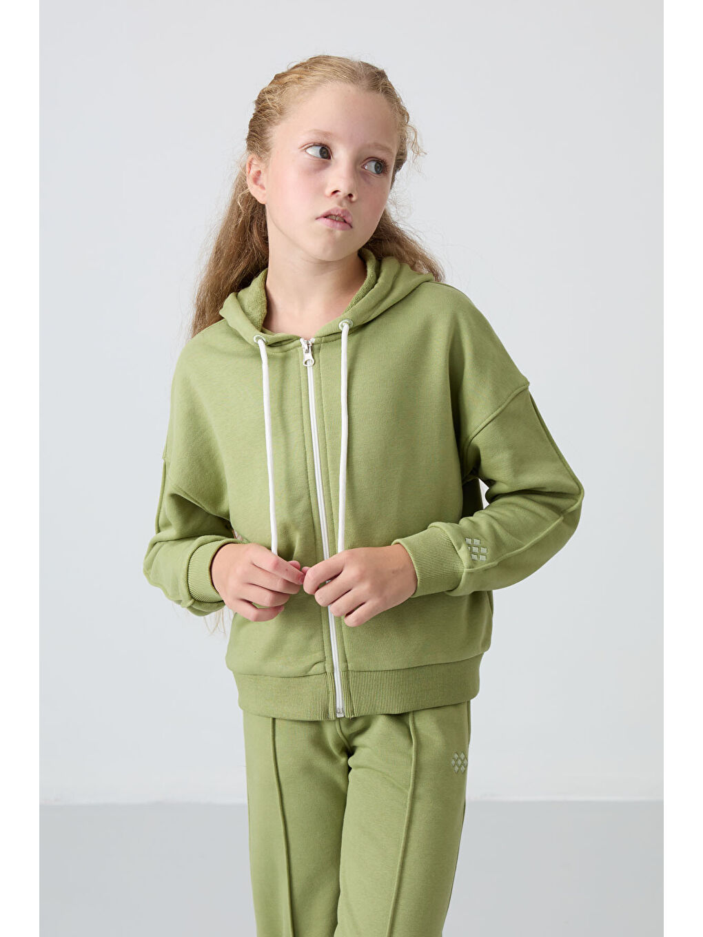 Yağ Yeşil Pamuklu İçi Tüylü Yumuşak Dokulu Standart Fit Nakışlı Kız Çocuk Eşofman Takım - 75161-2