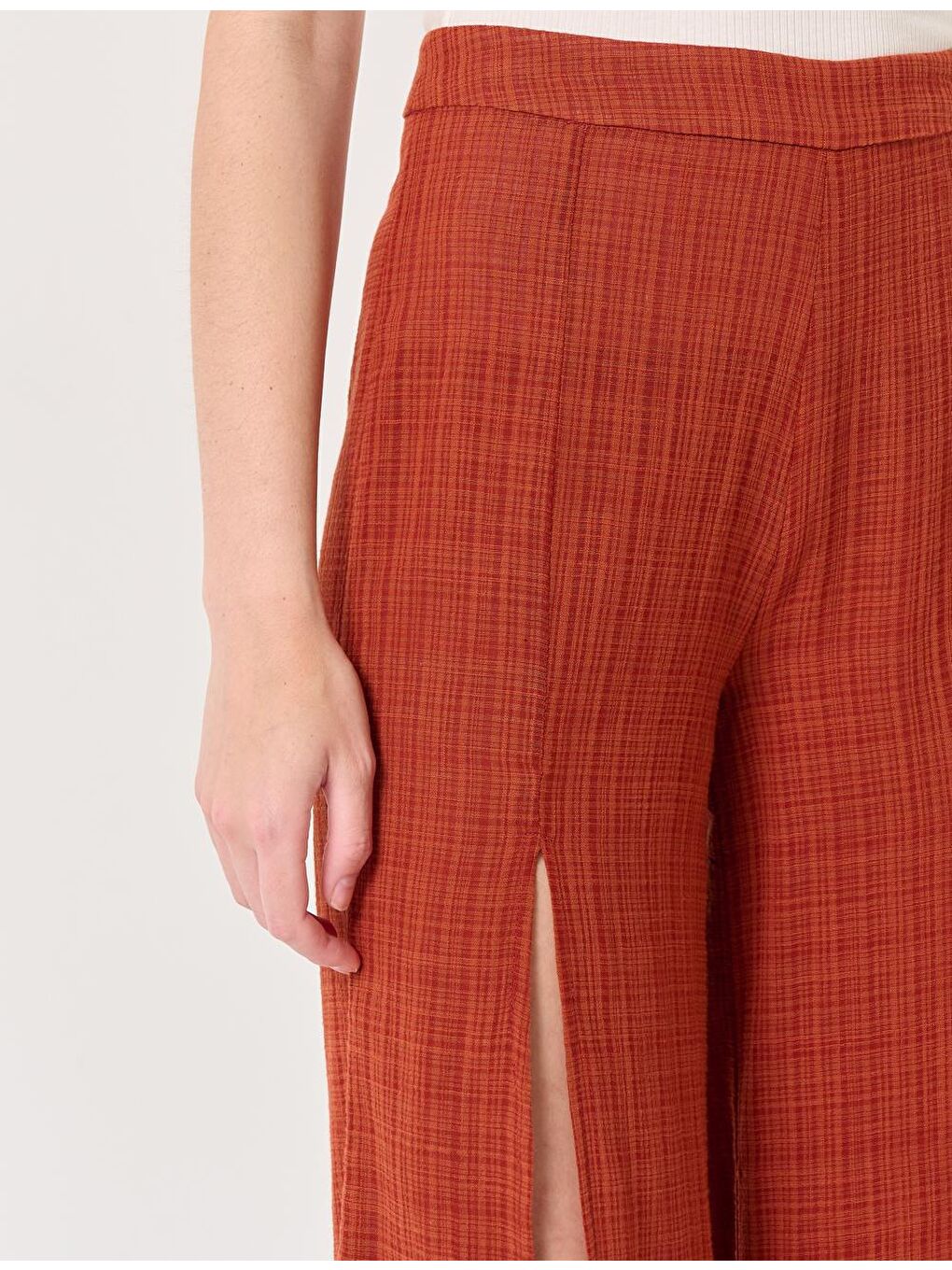 Kahverengi Tuğla Rengi Yüksek Bel Bol Paça Yırtmaçlı Pantolon-1