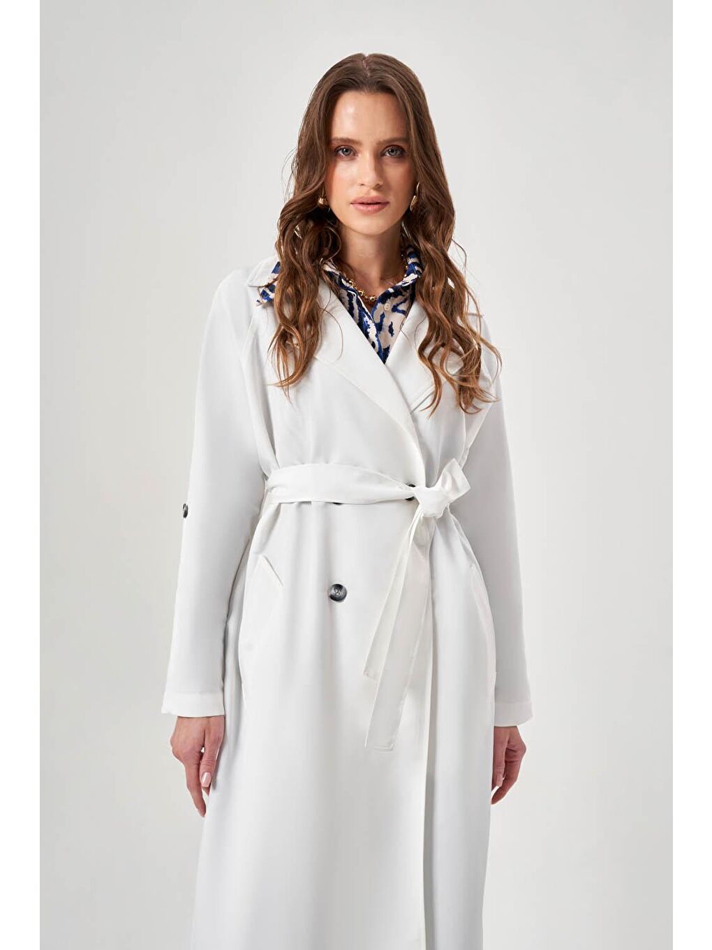 Kolları Apoletli Klasik Beyaz Trençkot