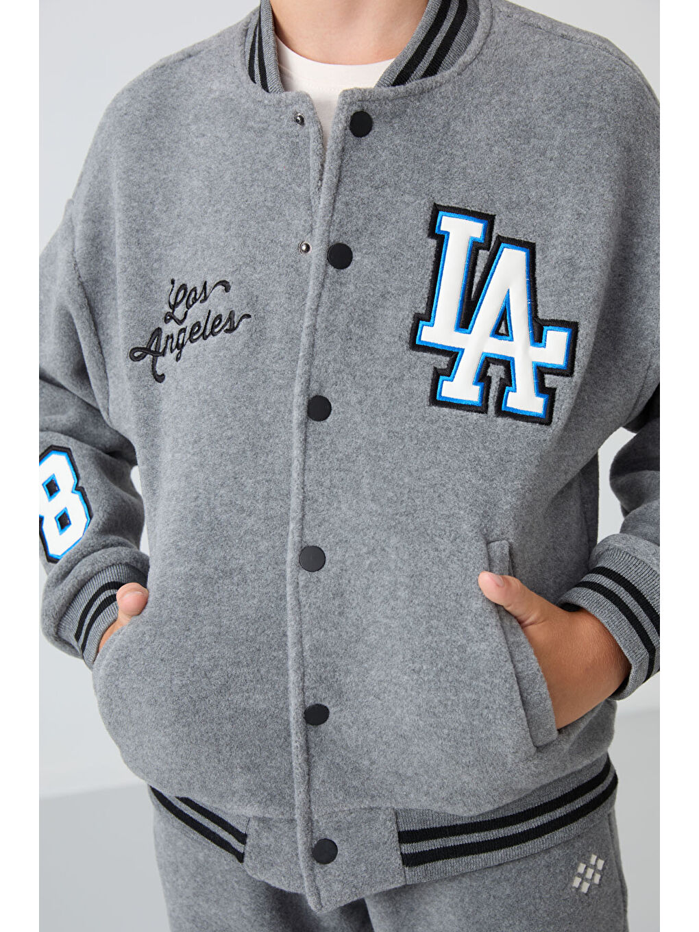 Gri Melanj Kalın Yumuşak Dokulu Standart Fit Nakışlı Polar Erkek Çocuk Kolej Ceket - 11227-2