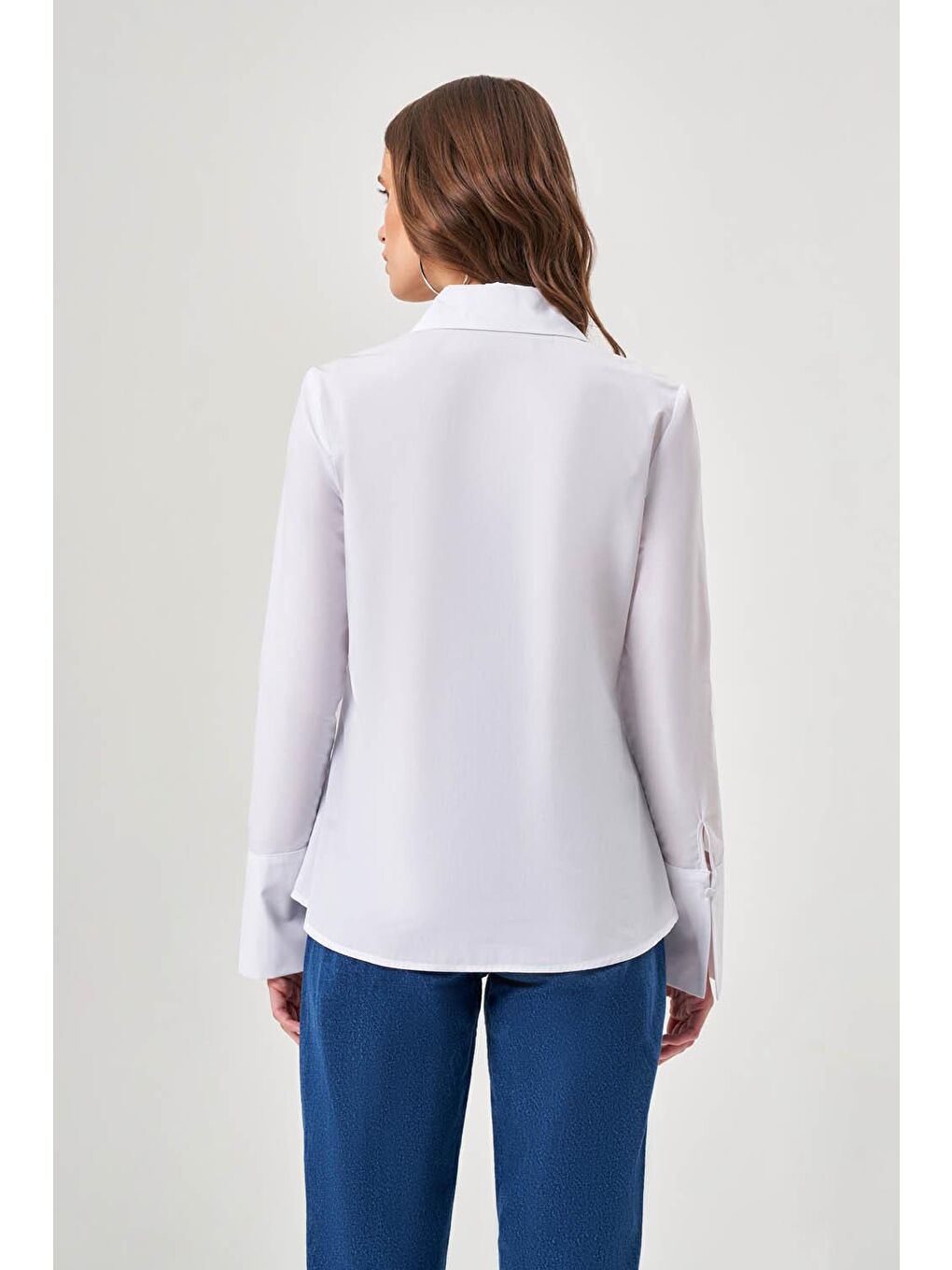 Omuzu Püsküllü Beyaz Gömlek-3