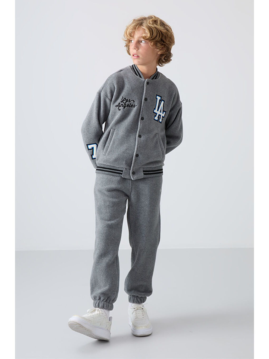 Gri Melanj Kalın Yumuşak Dokulu Standart Fit Nakışlı Polar Erkek Çocuk Kolej Ceket - 11227-6
