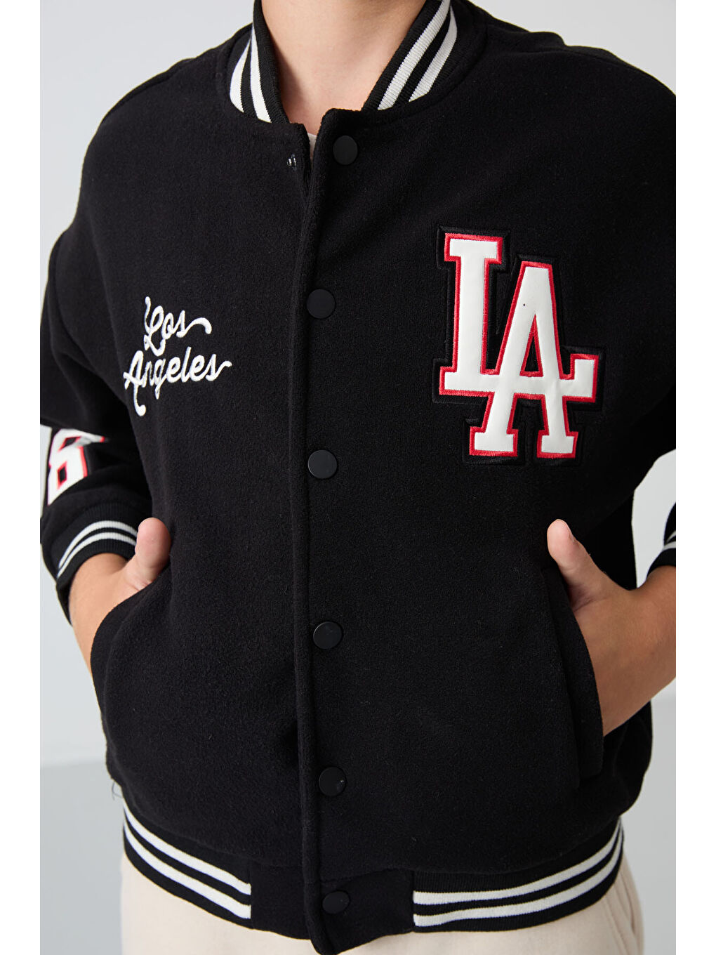 Siyah Kalın Yumuşak Dokulu Standart Fit Nakışlı Polar Erkek Çocuk Kolej Ceket - 11227-4