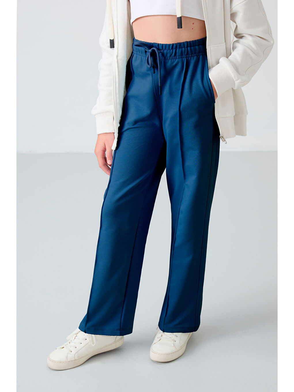 Mavi Parlament Cepli Ön Dikiş Detaylı Geniş Paça Kız Çocuk Eşofman Altı -75144-2