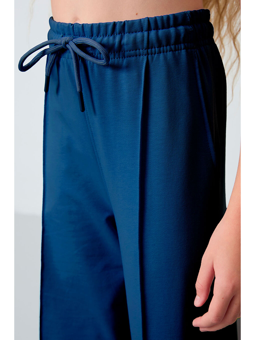 Mavi Parlament Cepli Ön Dikiş Detaylı Geniş Paça Kız Çocuk Eşofman Altı -75144-4