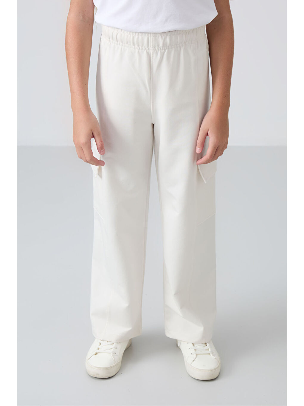 Ekru Kargo Cepli Ön Dikiş Detaylı Geniş Paça Kız Çocuk Eşofman Altı - 75143-2