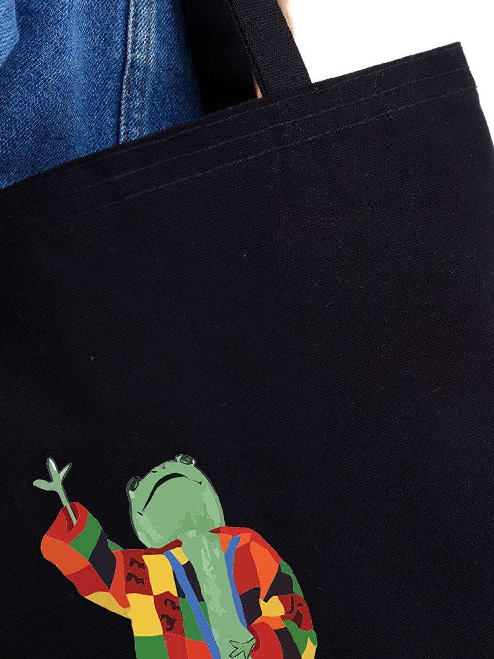 Ceketli Kurbağa Baskılı Siyah Kanvas Çanta-4