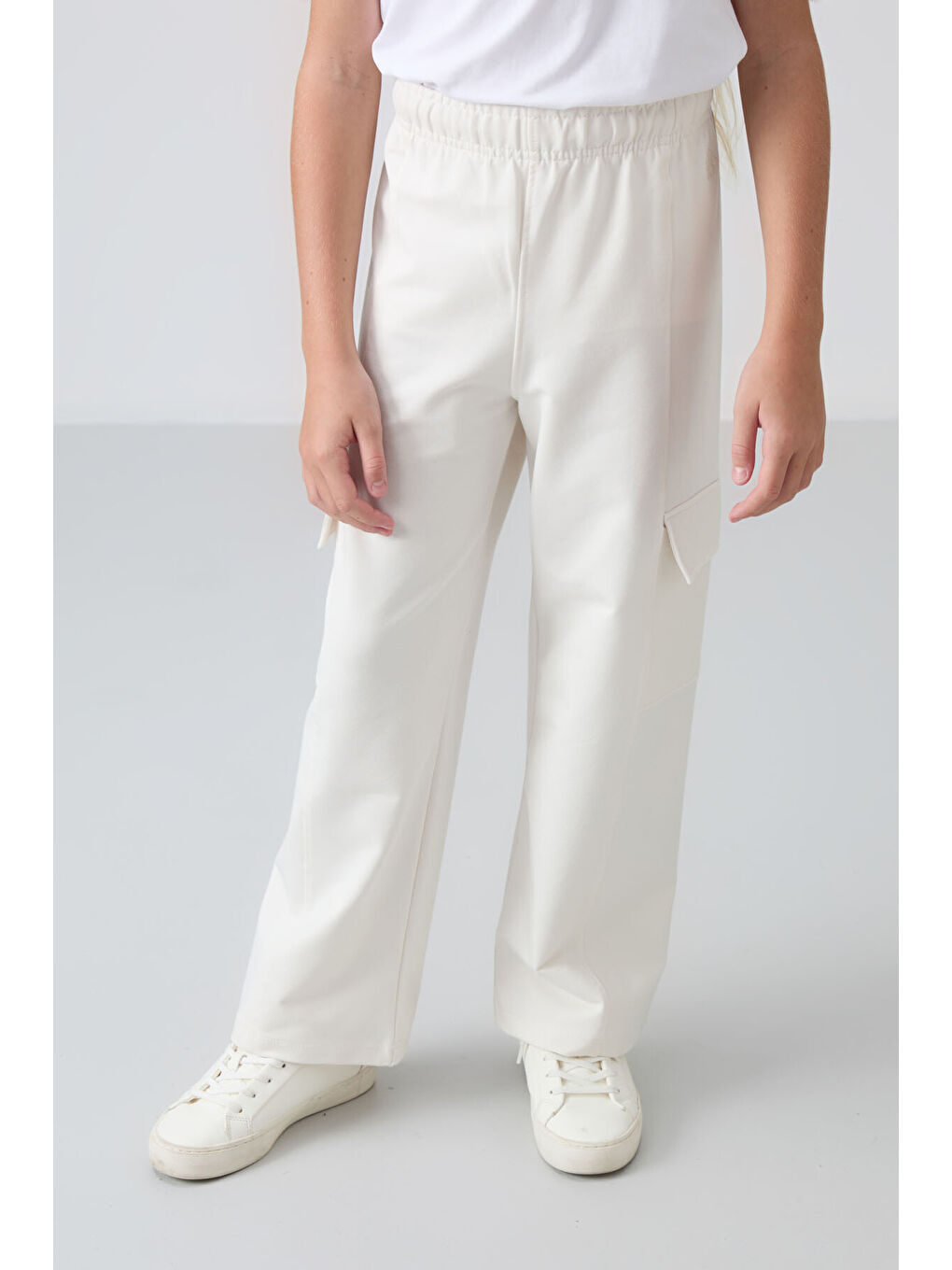 Ekru Kargo Cepli Ön Dikiş Detaylı Geniş Paça Kız Çocuk Eşofman Altı - 75143-6