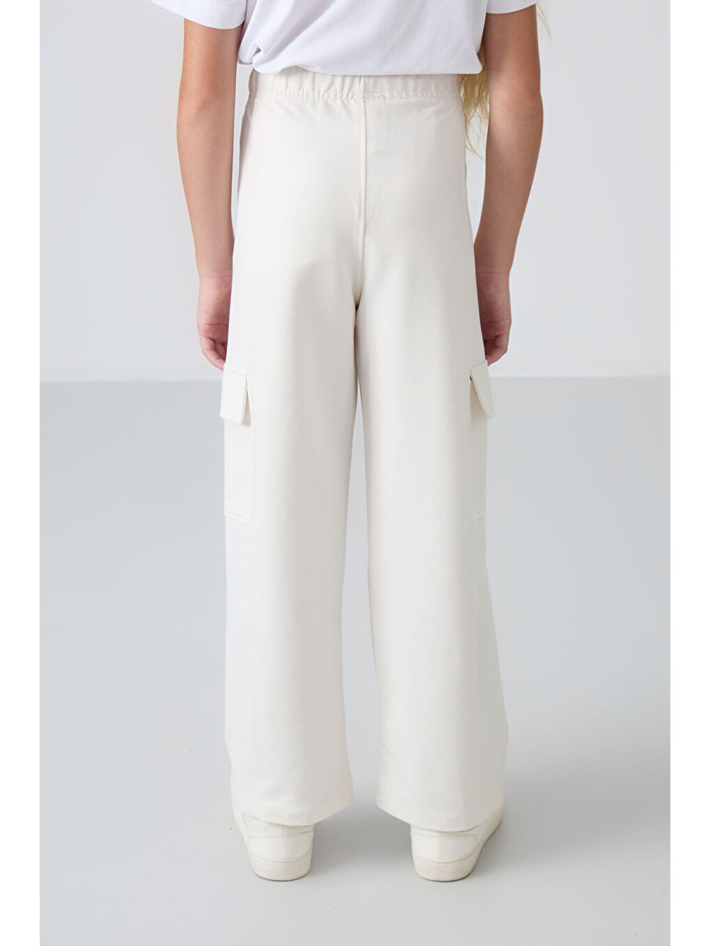 Ekru Kargo Cepli Ön Dikiş Detaylı Geniş Paça Kız Çocuk Eşofman Altı - 75143-8