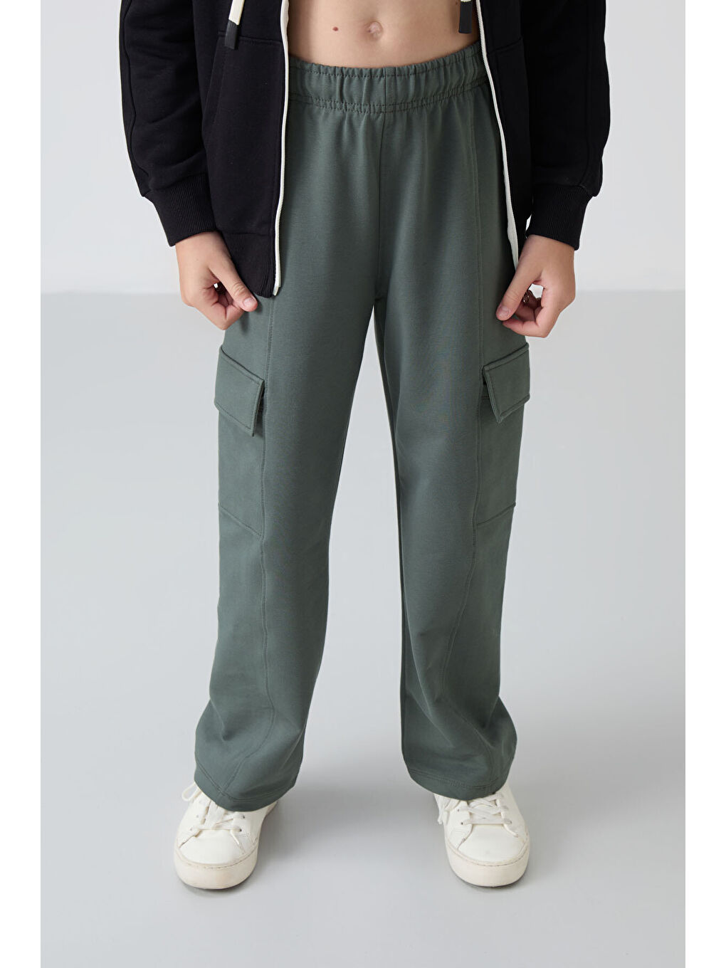 Haki Kargo Cepli Ön Dikiş Detaylı Geniş Paça Kız Çocuk Eşofman Altı - 75143-2