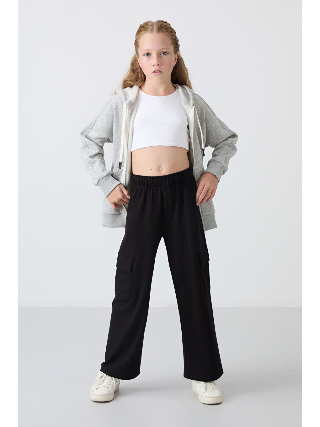 Siyah Kargo Cepli Ön Dikiş Detaylı Geniş Paça Kız Çocuk Eşofman Altı - 75143