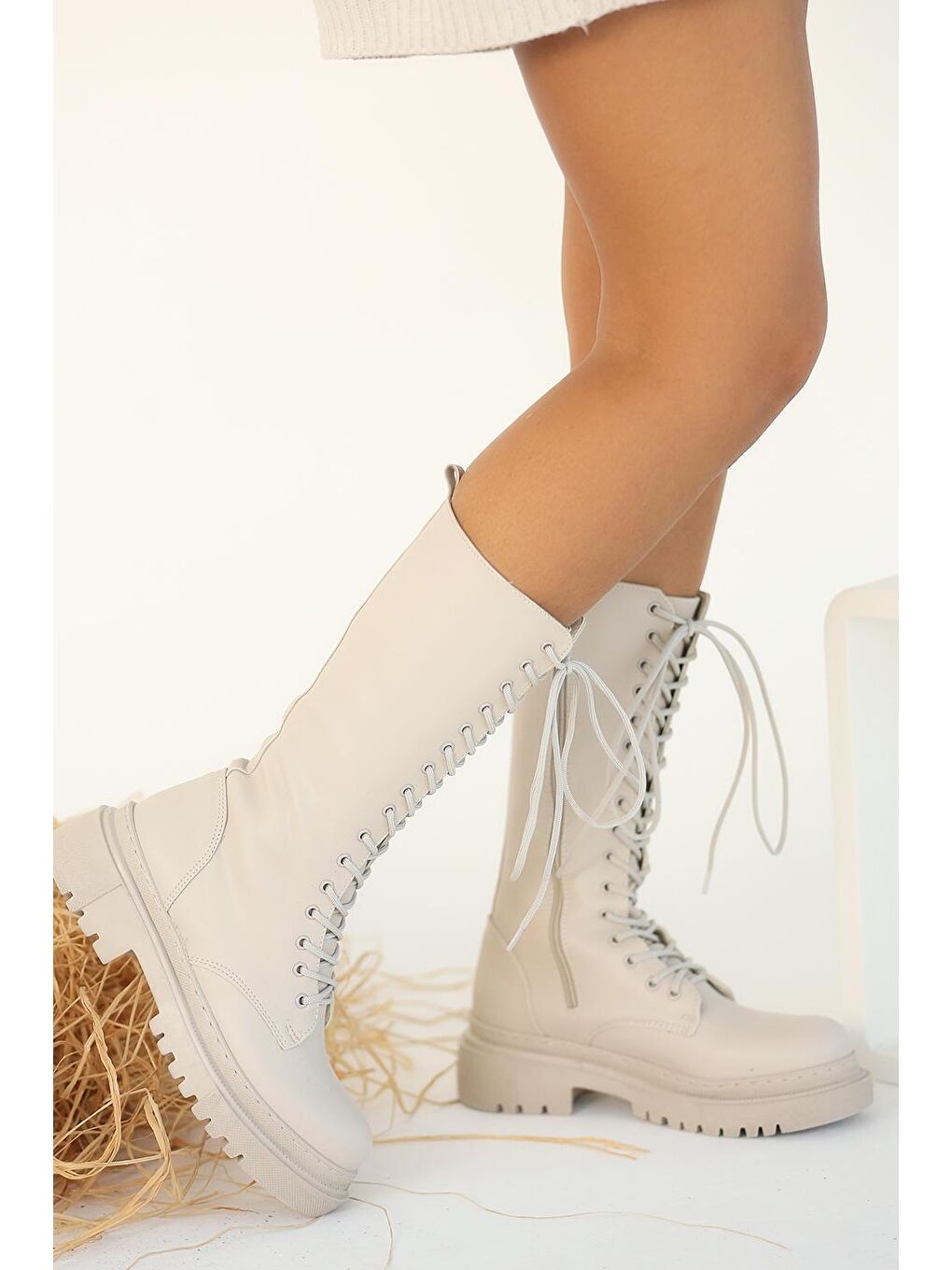 Bej Rahat Taban Fermuarlı & Bağcıklı Postal Kadın Bot 001-8723-22