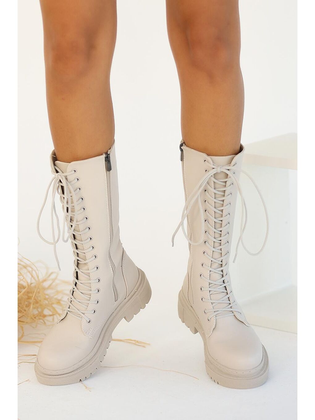 Bej Rahat Taban Fermuarlı & Bağcıklı Postal Kadın Bot 001-8723-22-2