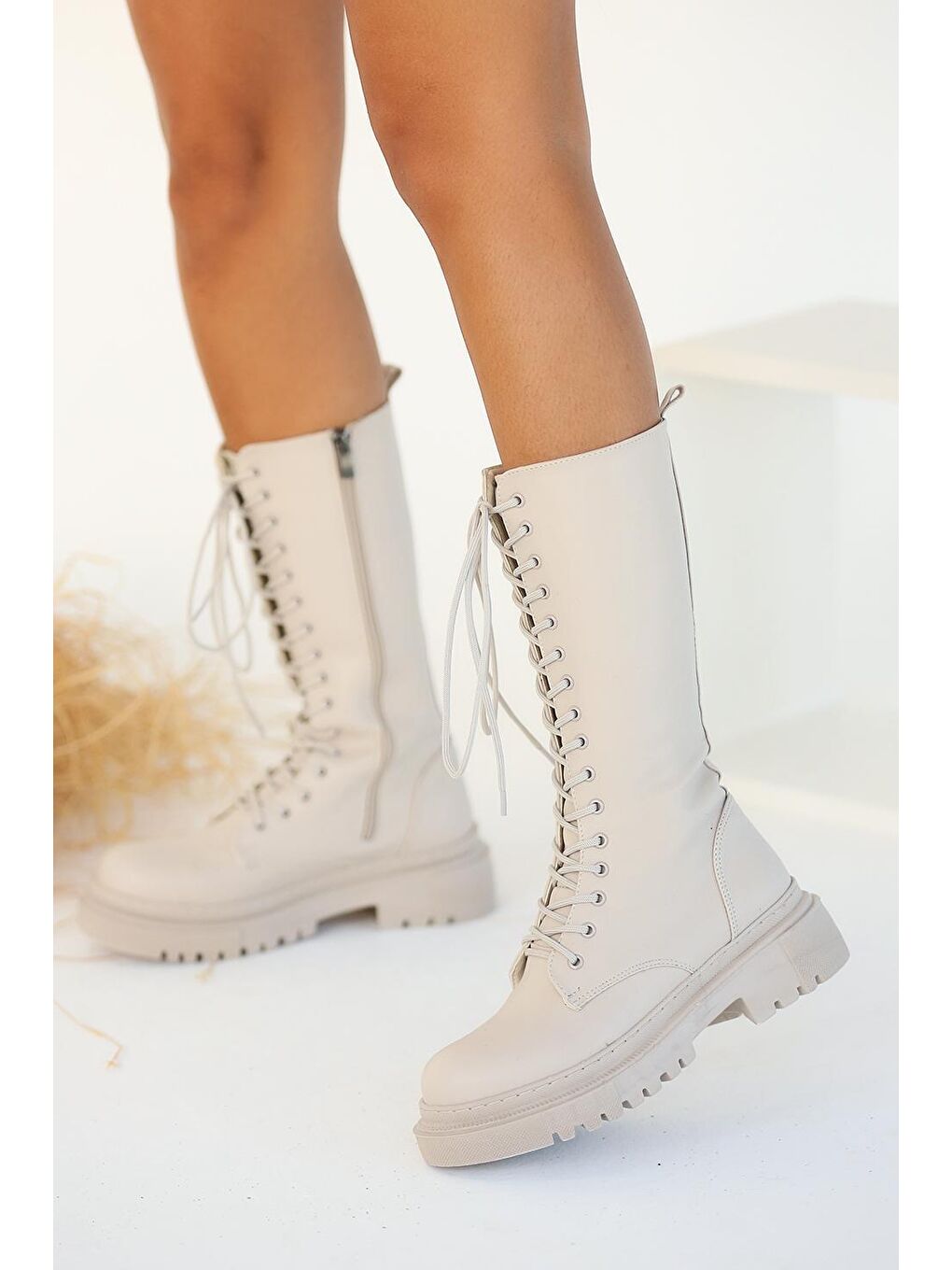 Bej Rahat Taban Fermuarlı & Bağcıklı Postal Kadın Bot 001-8723-22-3