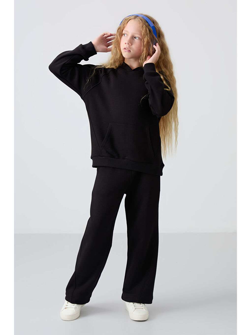 Siyah Pamuklu İçi Tüylü Yumuşak Dokulu Standart Fit Nakışlı Kız Çocuk Eşofman Takım - 75162-4
