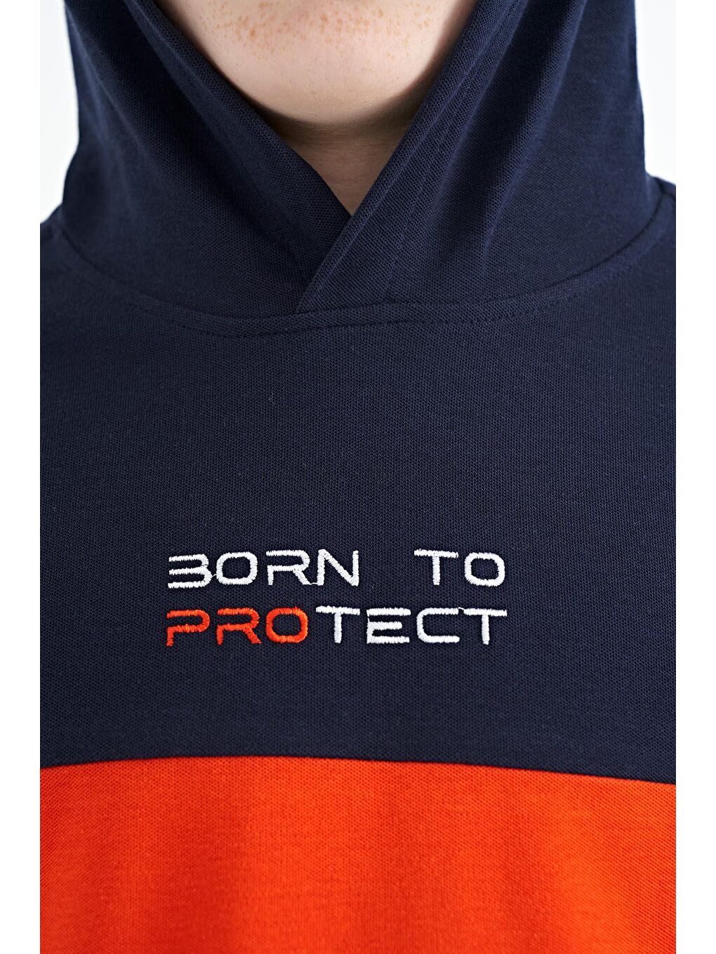 Beyaz Renk Bloklu Kanguru Cepli Kapüşonlu Oversize Erkek Çocuk Tişört - 11150-1